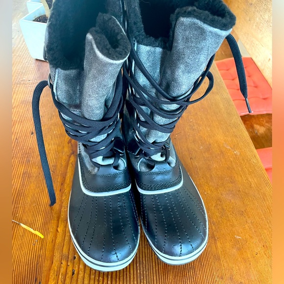 SOREL WOMENS TIVOLI HIGH BOOT BLACK, VAPOR BLUE - LIKE NEW - Picture 10 of 12